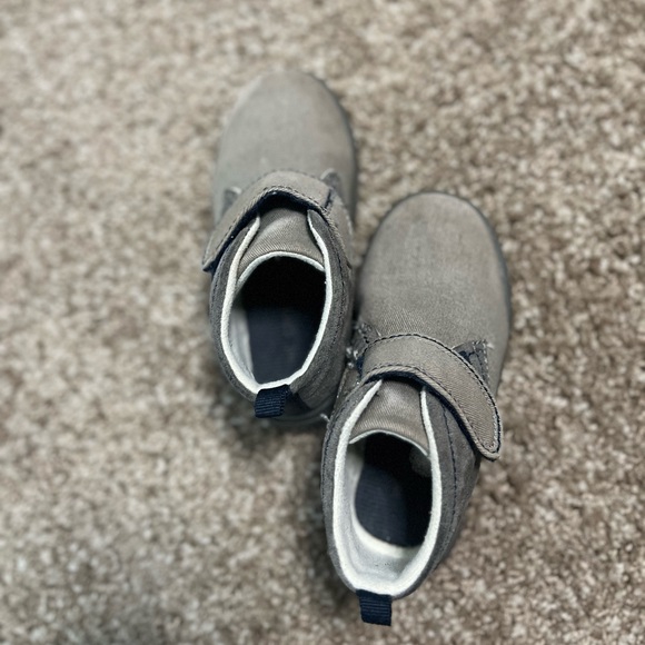 🌻Carters Boys Size 8T🌻 - Picture 4 of 4